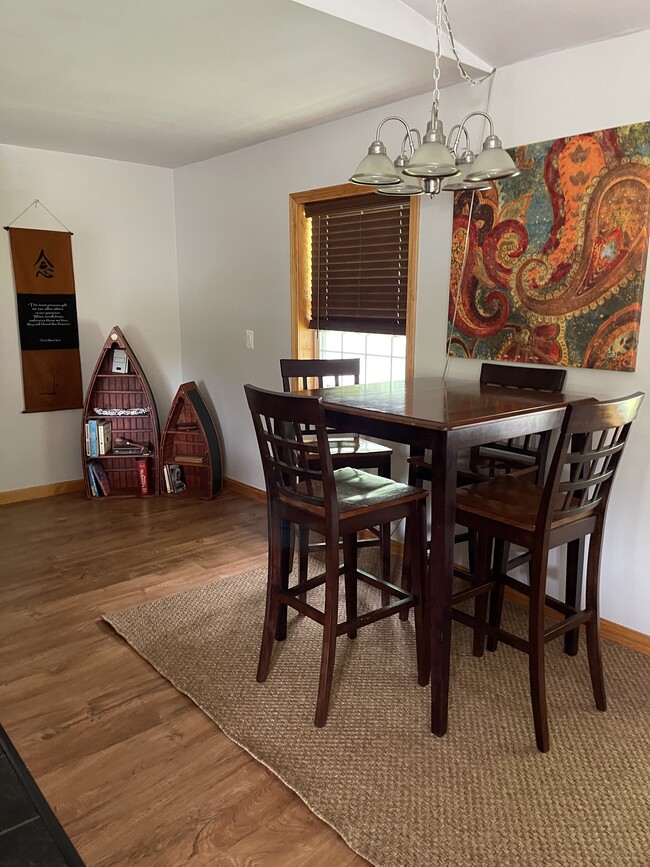 Dining area - 16 Town House Rd