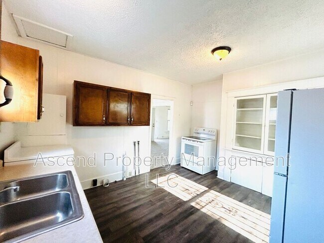 Building Photo - 1006 Rockway Dr