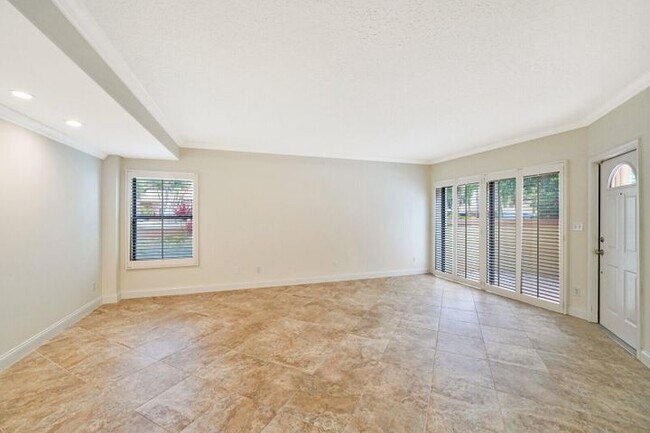 Building Photo - 50 Uno Lago Dr