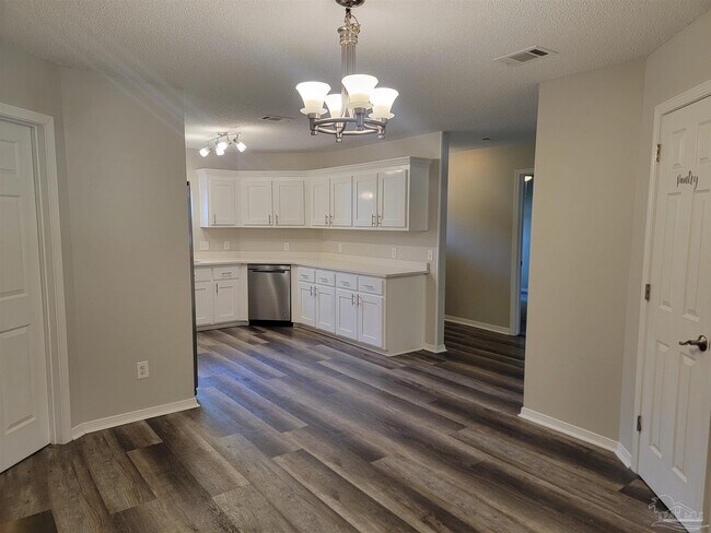 Foto del edificio - 4878 Pineview Ridge Rd