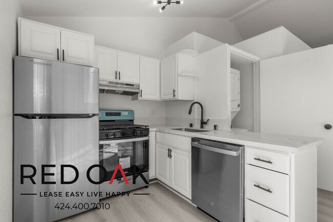 Building Photo - 1 MONTH FREE! Fabulous One-Bedroom with Va...