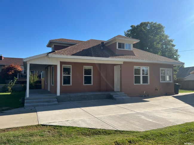 Building Photo - 300 S Larkin Ln