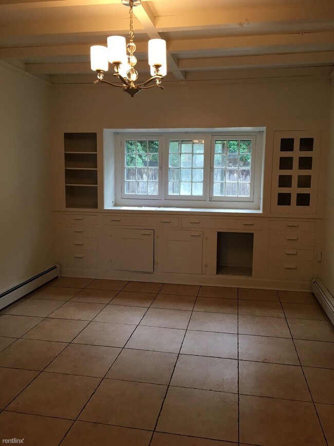 Building Photo - 918 Pleasant St