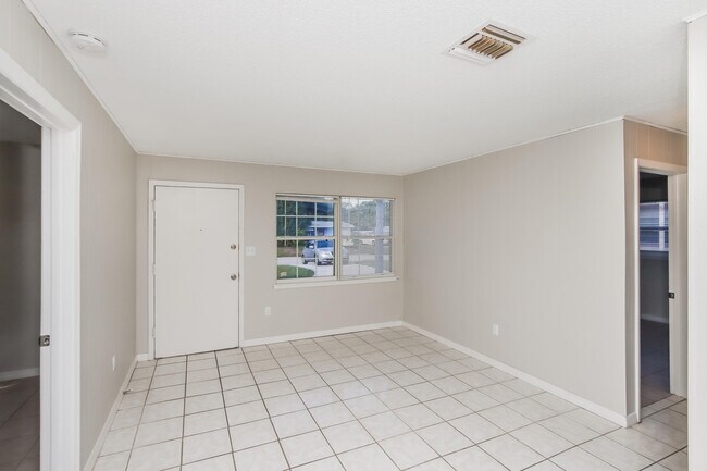 Building Photo - 2365 Dordon Dr