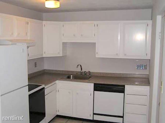 Primary Photo - 687 Grove St