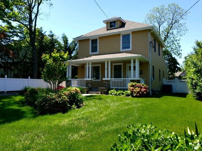 Building Photo - 133 Seaview Ter