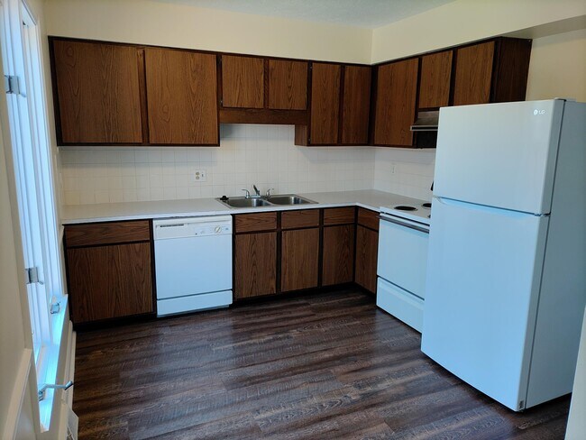 kitchen - 2400 Echo Valley Dr