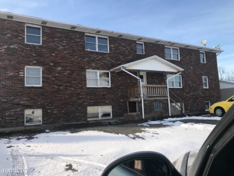 Primary Photo - 490 Burgoyne Ave
