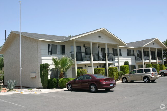 Building Photo - Colonial Manor Apartments