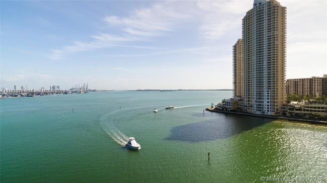 Foto del edificio - 335 S Biscayne Blvd