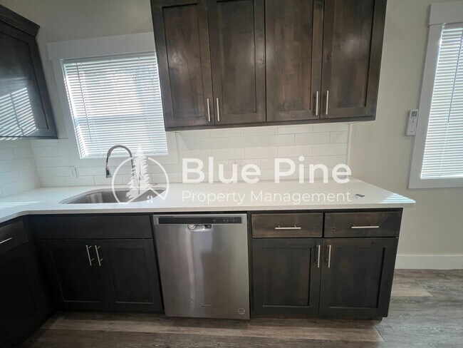 Foto del edificio - 323 Gladstone St