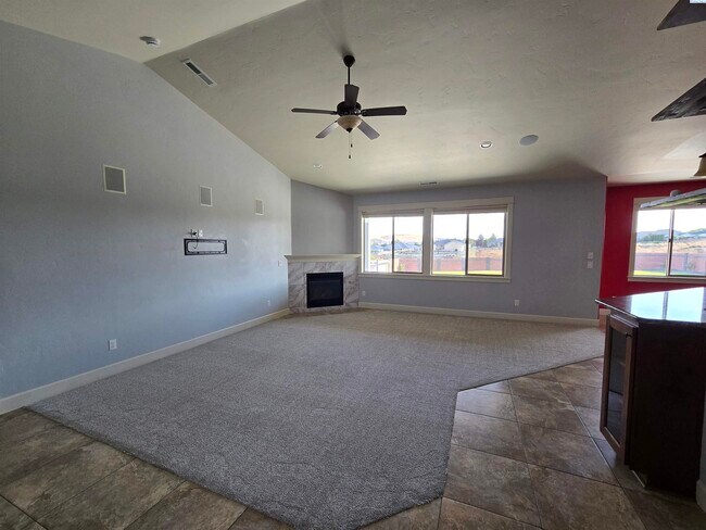 Building Photo - 3/4 Acre lot with Pool/Hot and Lawn Care I...