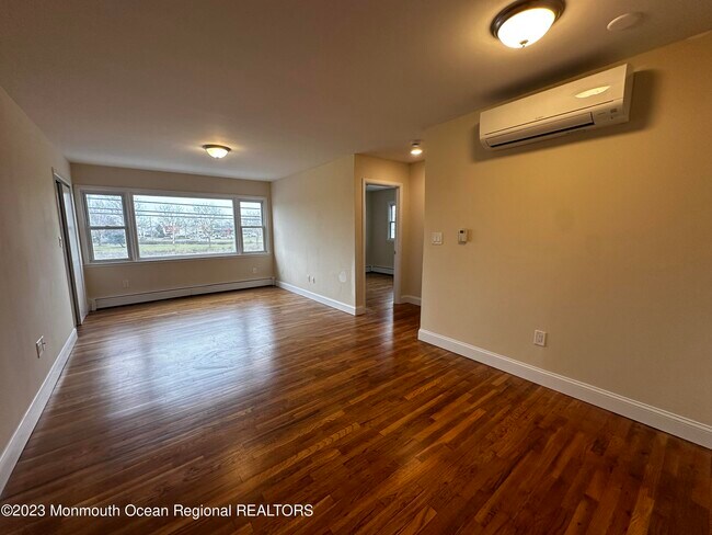Building Photo - 606 Ocean Rd