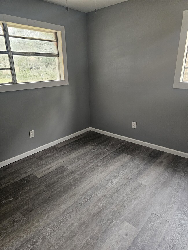 Building Photo - 8 Honeysuckle Dr