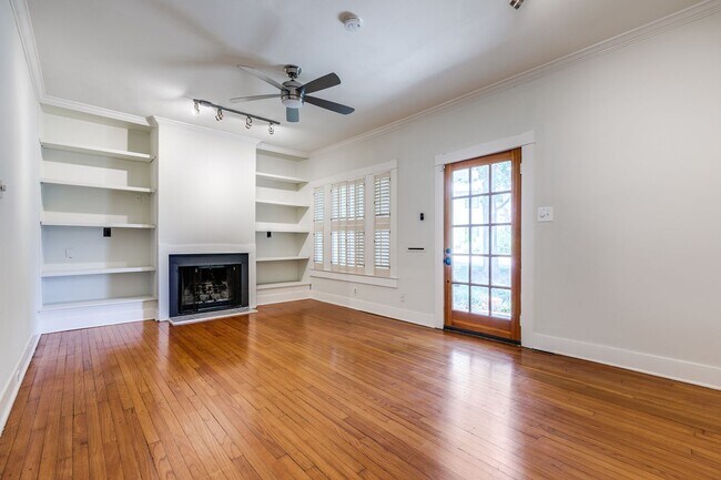 Building Photo - 2-BEDROOM ALAMO HEIGHTS COTTAGE