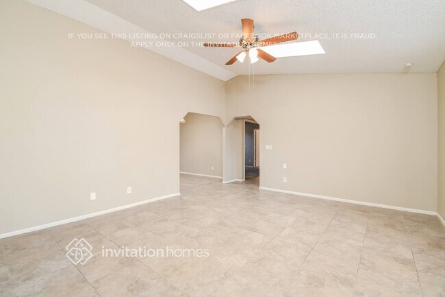 Foto del edificio - 332 W Stanford Ave