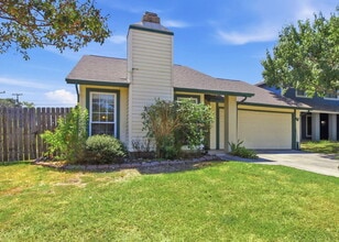 Building Photo - 13422 Pebble Cir