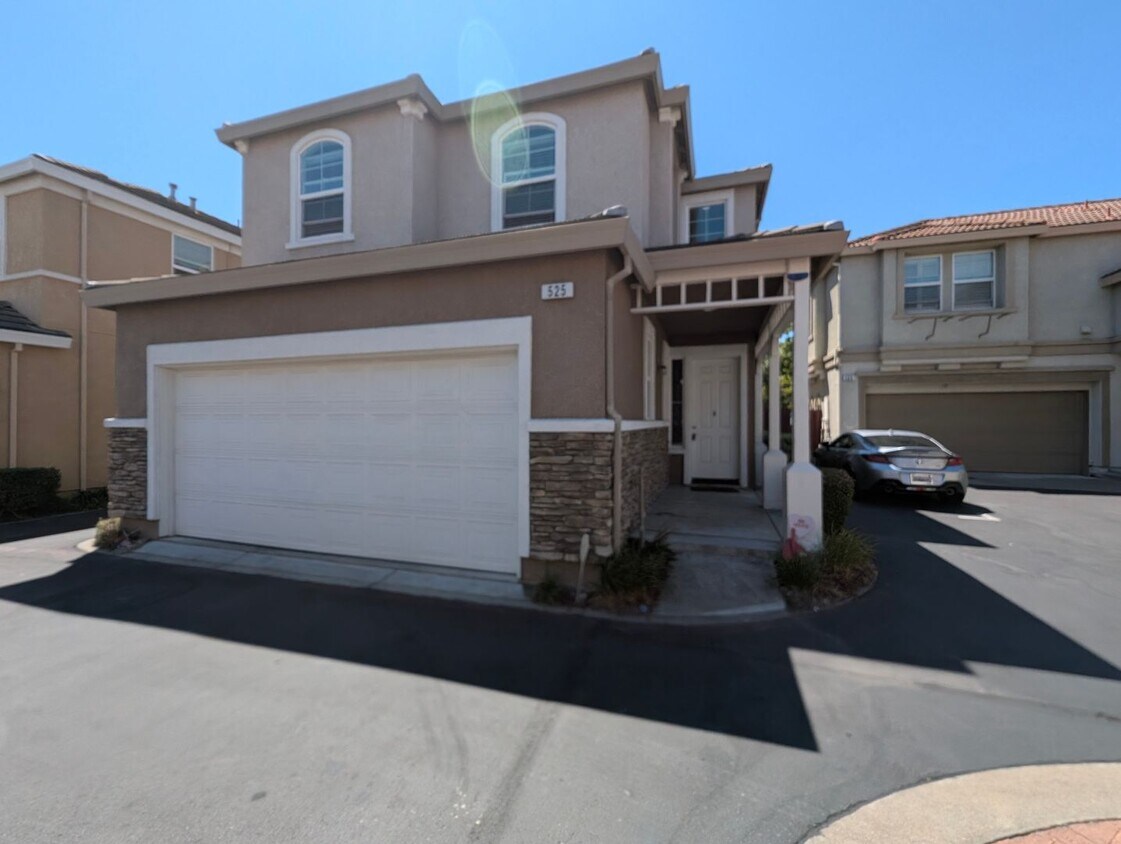 Foto principal - Well-Appointed Fairfield 3/2.5 Home with E...