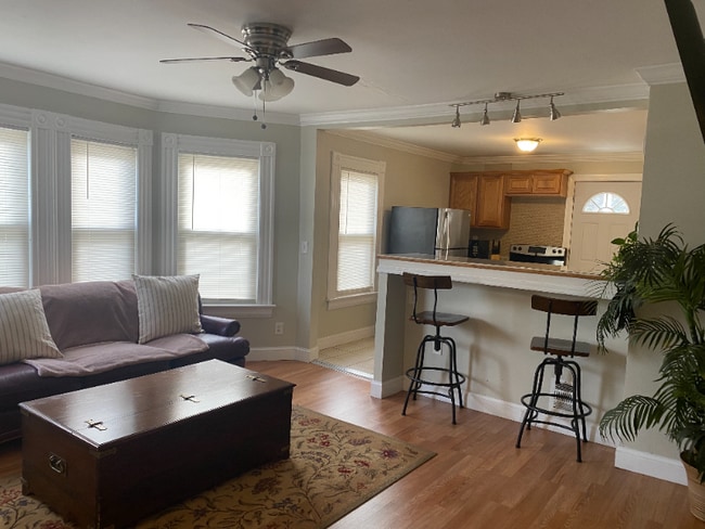 Building Photo - 105-107-107 Evergreen Ave