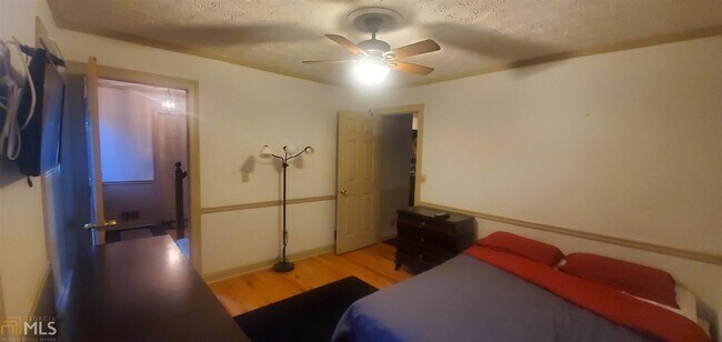 Foto del edificio - 3550 Sims Rd