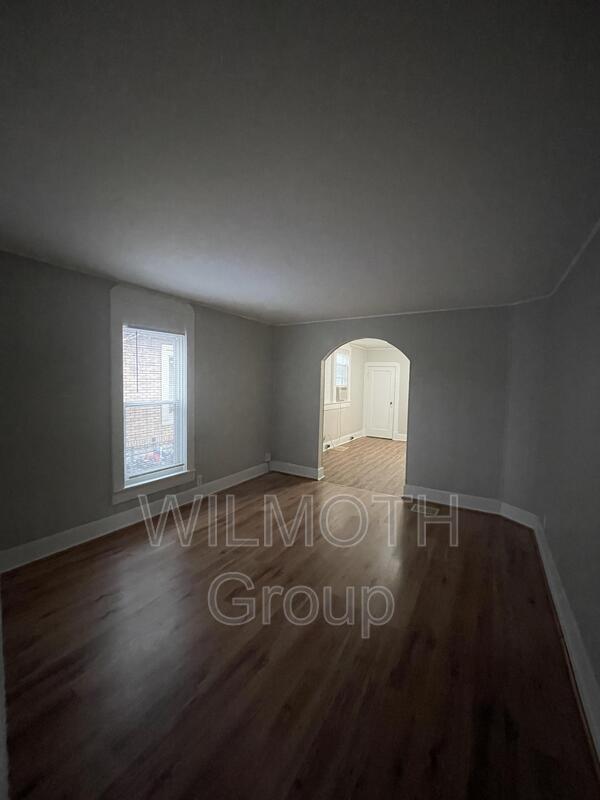 Foto del edificio - 3511 E 10th St