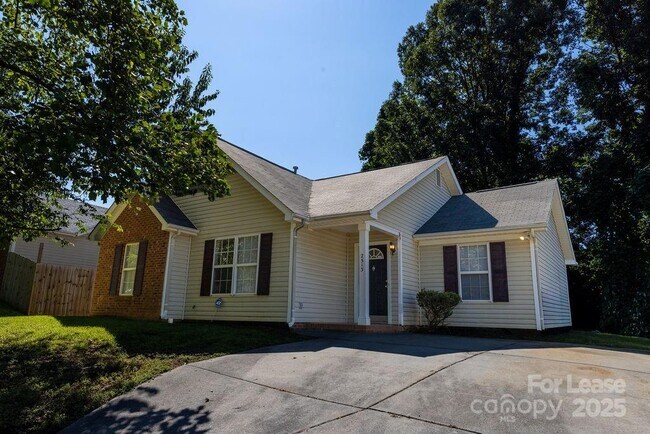 Foto del edificio - 2513 Hemby Woods Dr