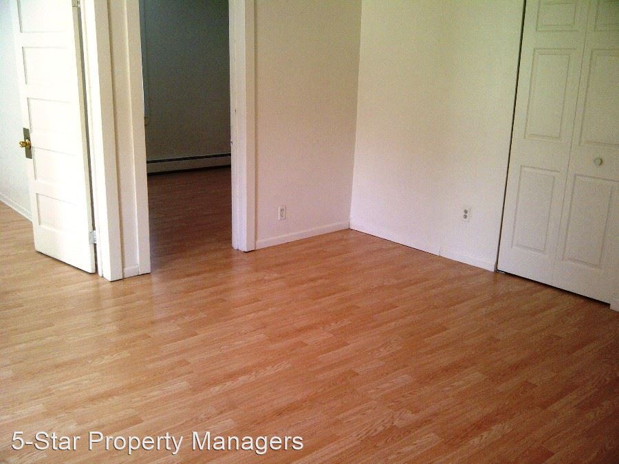 Building Photo - 2 br, 1 bath House - 152 North Main Street...
