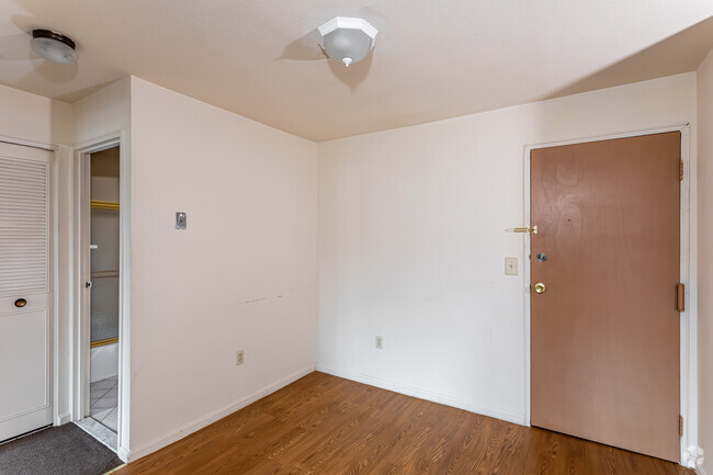 Dining Area - Executive House Apartments