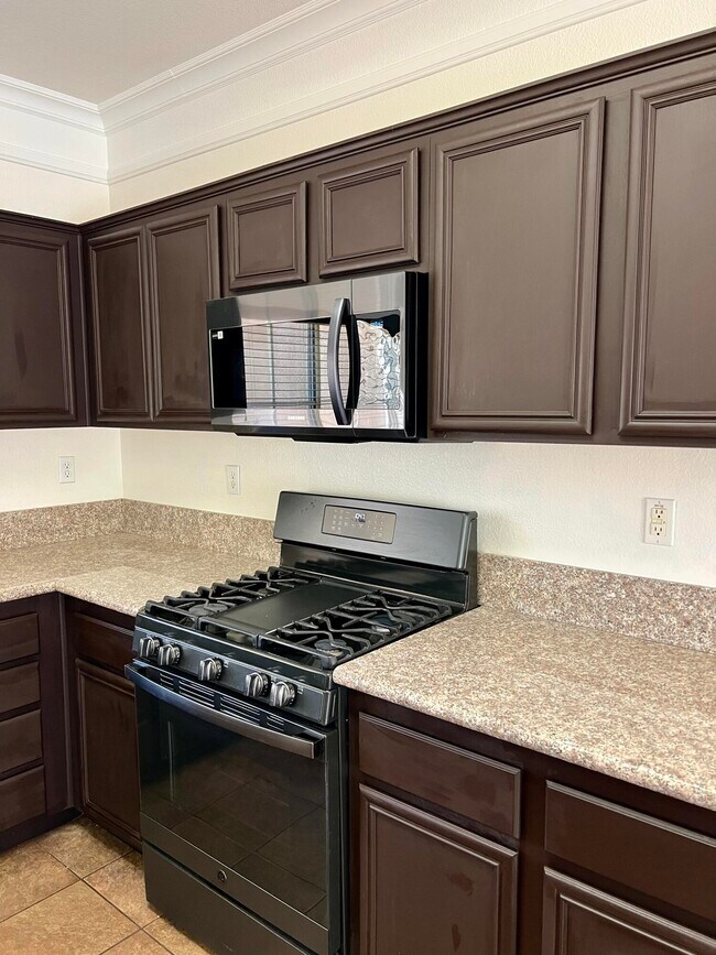 Building Photo - 728 Mira Grande