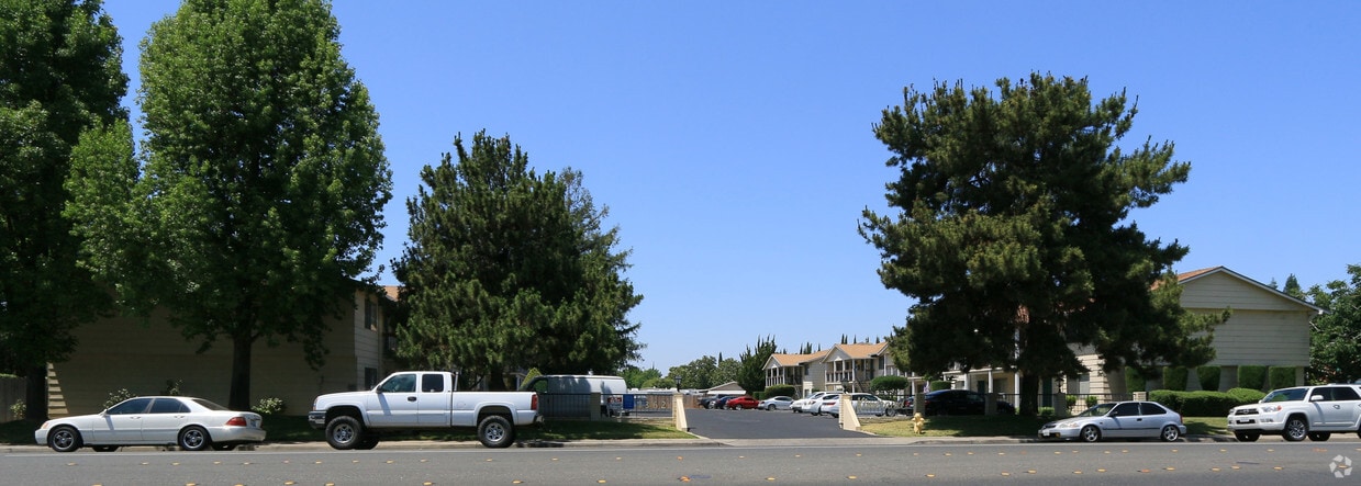 Primary Photo - Kimerand Apartments
