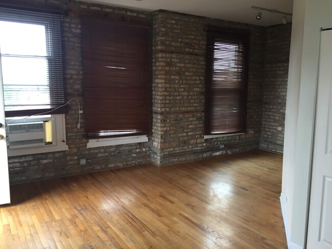 Building Photo - 938 W 31st Pl