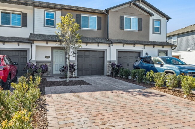 Building Photo - Stunning 3 bedroom, 2.5 bathroom townhome located in a highly desirable gated community