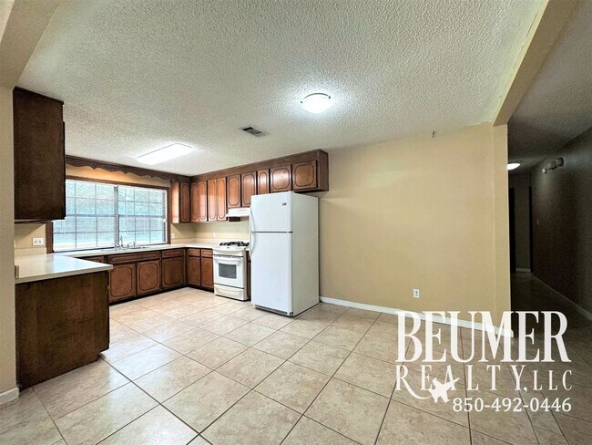 Building Photo - Delightful 3BR/2BA prime location - Southe...