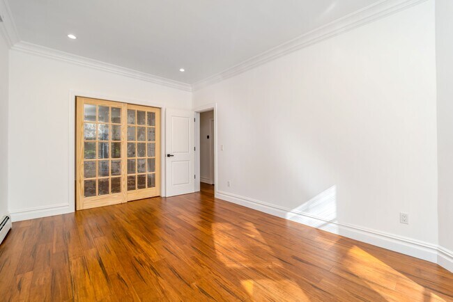 Foto del edificio - 60-20 Catalpa Ave