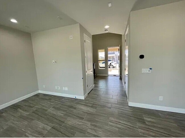 Foto del edificio - 628 W Derringer Way