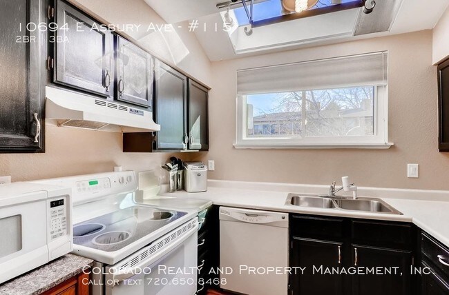 Foto del edificio - 10694 E Asbury Ave