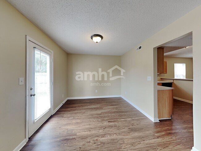 Foto del edificio - 6063 Bannister Court