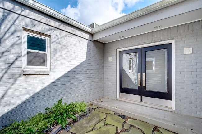 Foto del edificio - 1107 Stoney Hill Dr