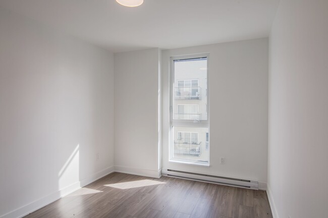 Building Photo - 9675 Av. Papineau