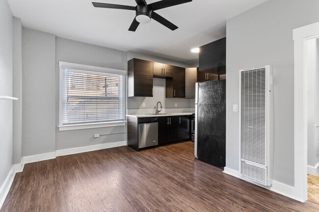 Building Photo - 138 Elm Avenue