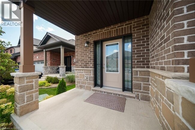 Building Photo - 14 Tamarack Way