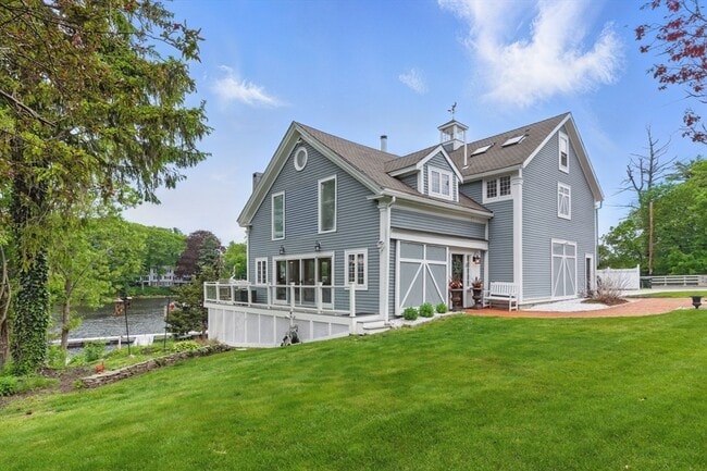 Building Photo - 1 Deer Island St