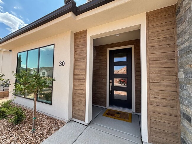 Building Photo - BRAND NEW 4 BEDROOM HOME OR RENT!