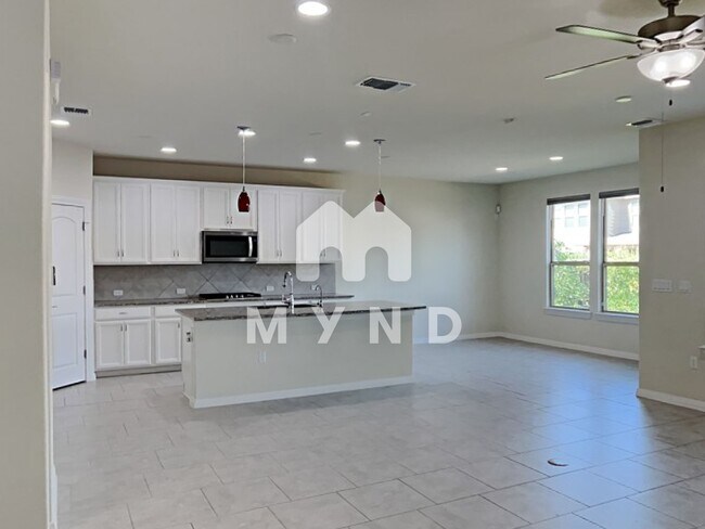 Building Photo - 13903 Hedera Dr