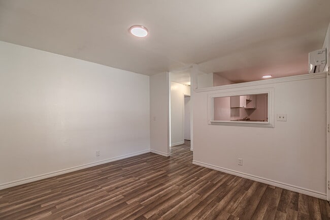 Foto del edificio - 6142 Lawn Valley Dr