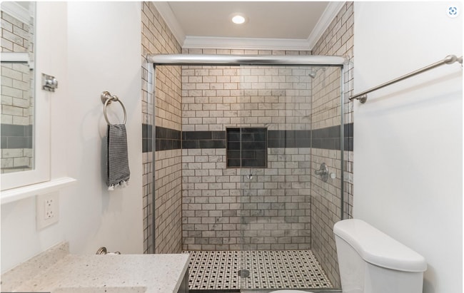 Private Bathroom - 1530 S Vogdes St