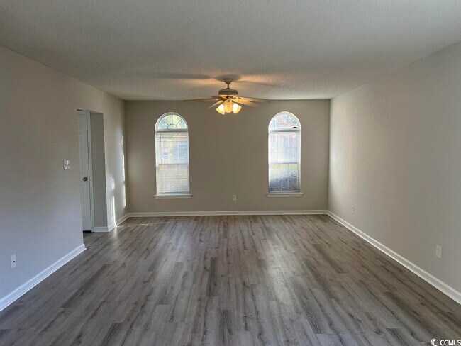 Building Photo - 2310 Hillside Dr S