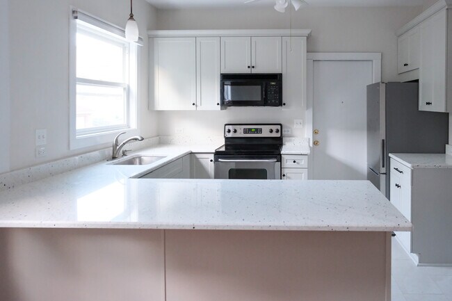 Kitchen - 117 N West St