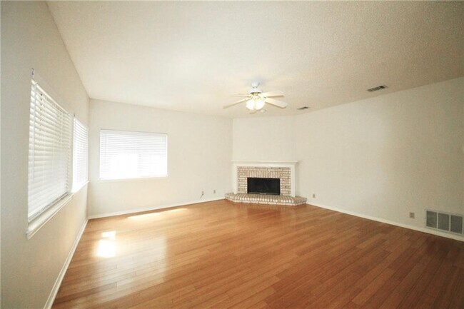 Building Photo - 11105 Crossland Dr