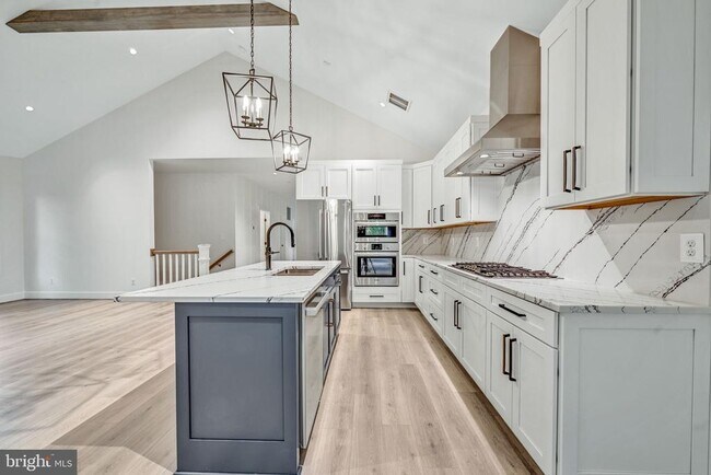 Foto del edificio - 8179 Bodkin Ave